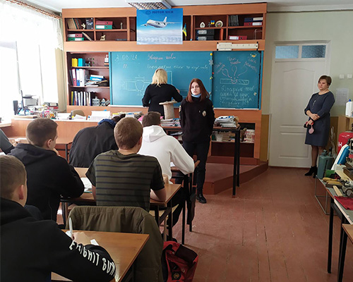 Бесіда на тему: “Попередження суїцидальних проявів у підлітковому середовищі”.