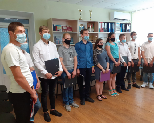 В ЩАСЛИВУ ПУТЬ, ШАНОВНІ ВИПУСКНИКИ!